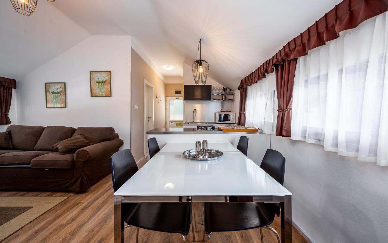Apartament Katoro *