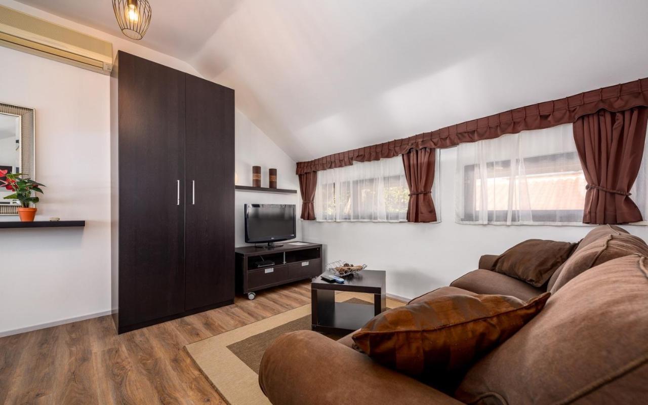 Apartment Katoro *